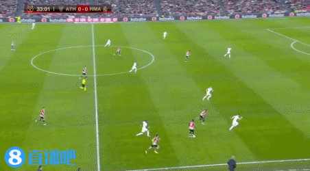 队内得分最高！沃克半场12中5，独得15分3篮板1助攻